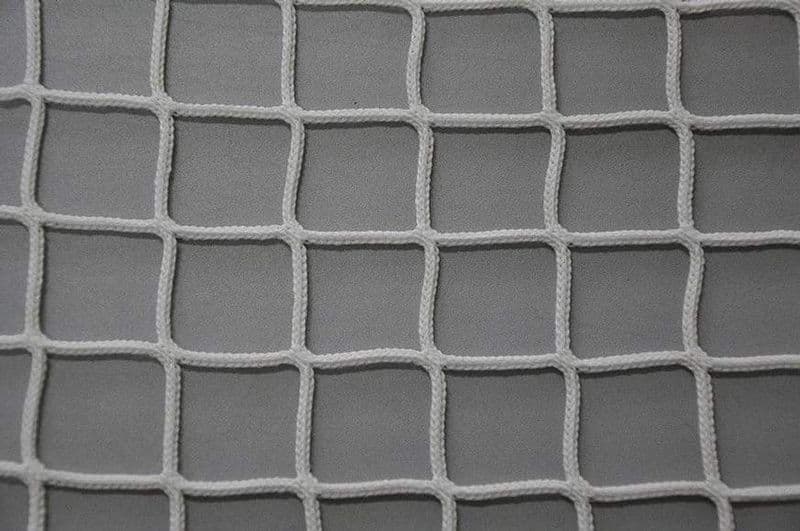 Узловая vs Безузловая сетка: какую выбрать для спортивного объекта?